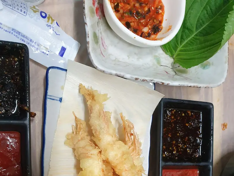 바삭한 튀김옷이 일품인 새우튀김