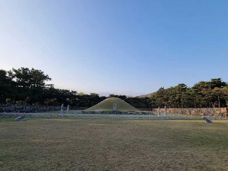 수로왕릉의 전경