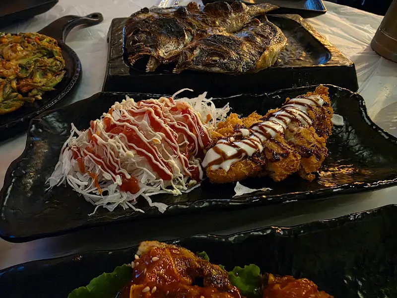 노릇하게 구워진 박대구이와 생선까스