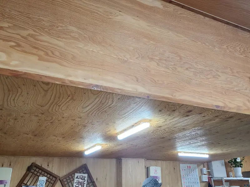 가게 내부 천장