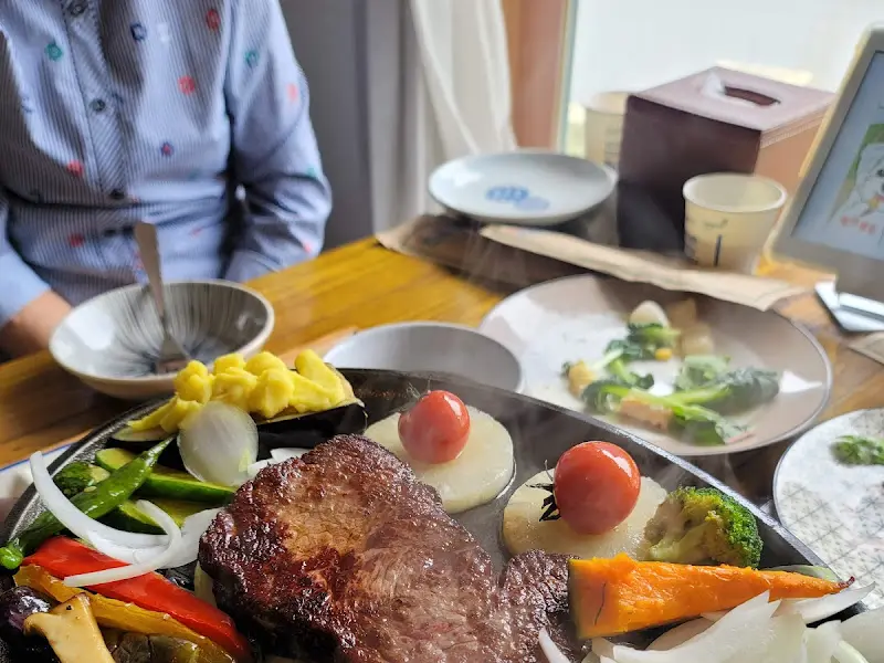 스테이크와 구운 야채