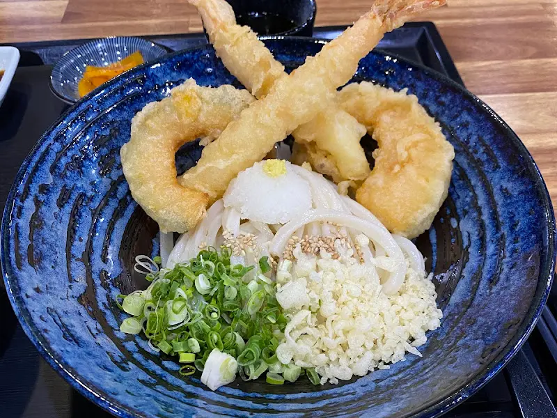 튀김이 올라간 자작 우동