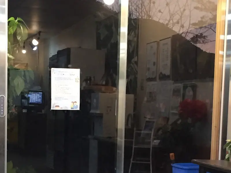 식당 입구의 깔끔한 모습