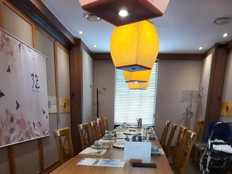 깔끔하게 정돈된 룸 내부