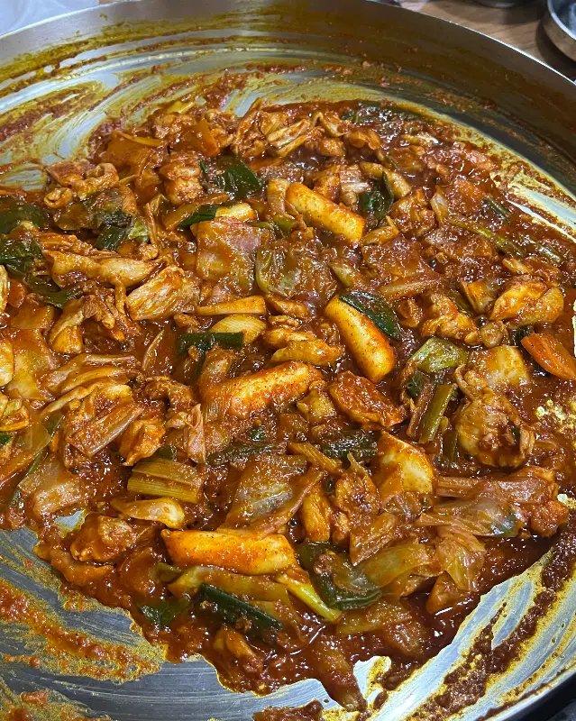 윤기 흐르는 닭갈비