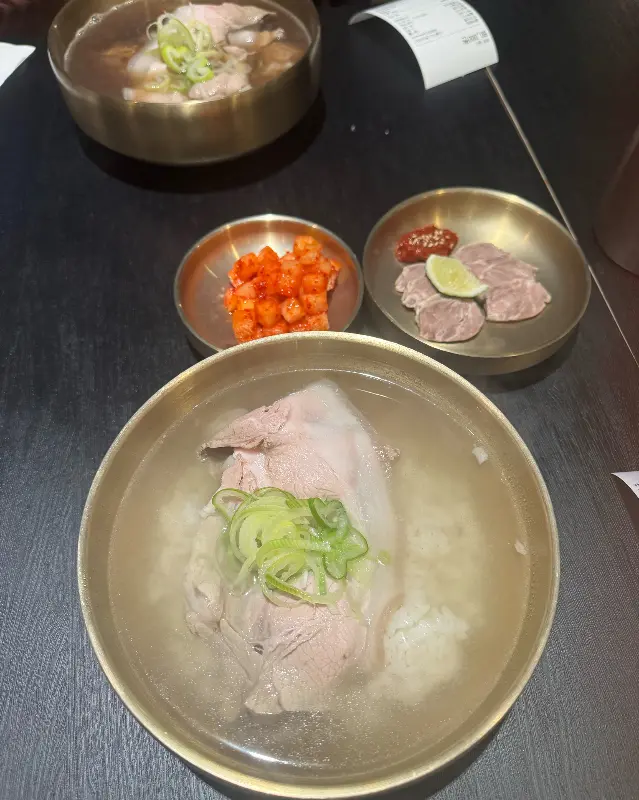 돼지곰탕 한상차림