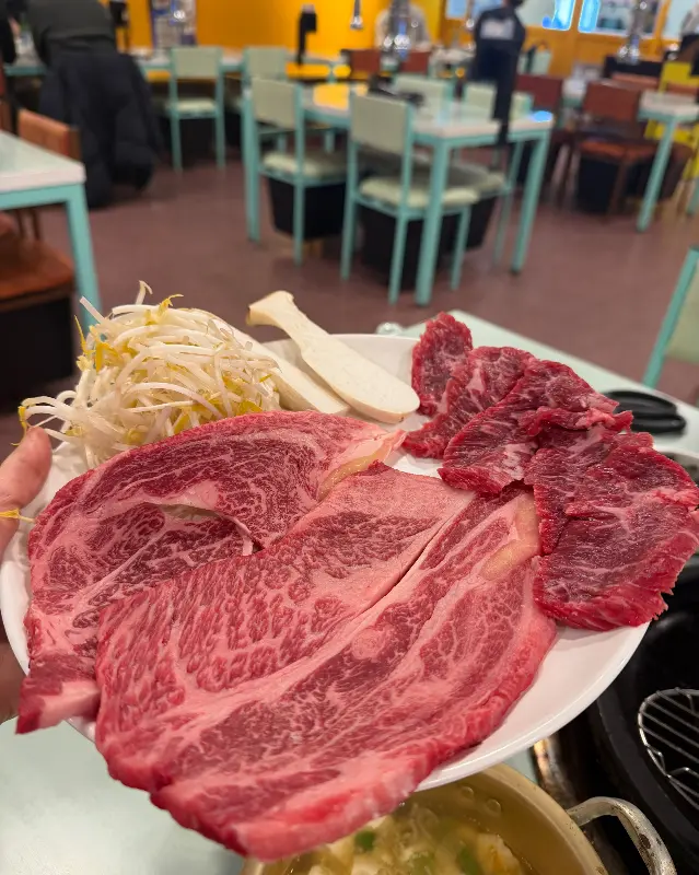 넓고 쾌적한 매장 내부