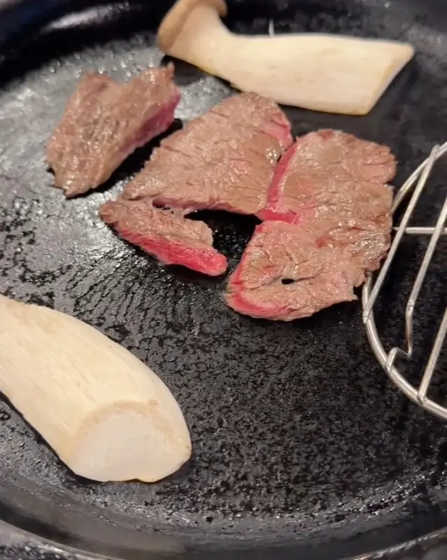 돌판 위에서 익어가는 한우