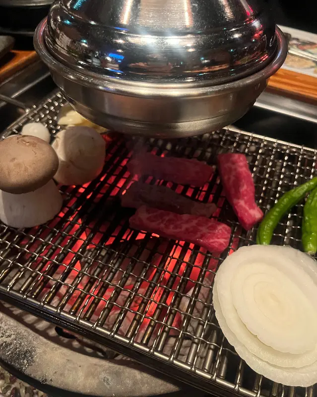 고기와 함께 구워먹는 버섯과 양파
