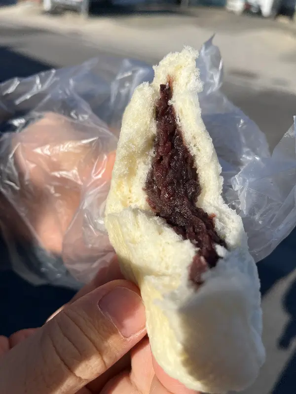 찐빵 속 팥 앙금의 모습