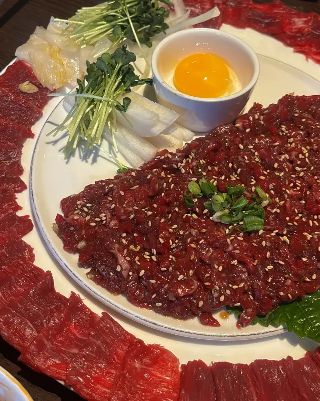 눈으로도 즐거운 육회의 아름다운 자태