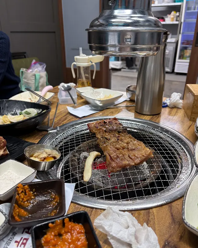 숯불에 구워 먹는 돼지갈비