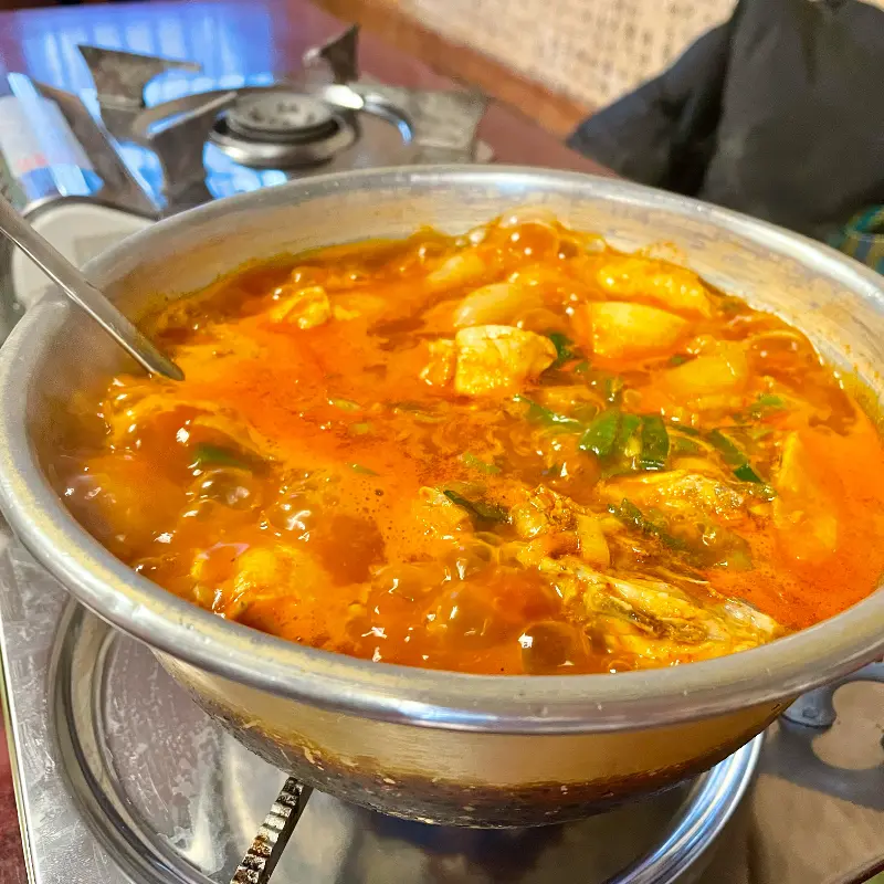 맛있게 끓고 있는 닭도리탕