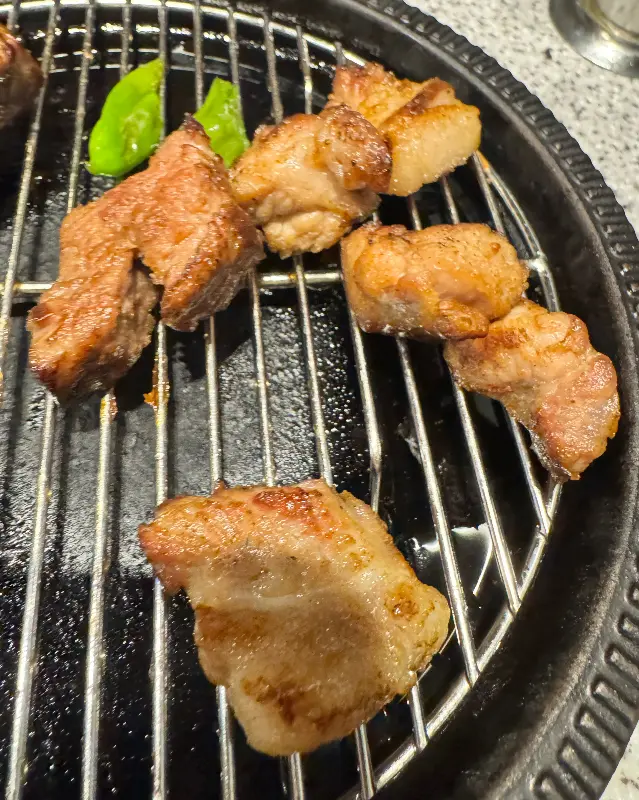 노릇하게 구워진 고기