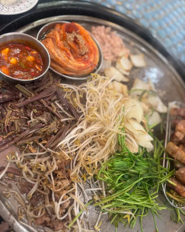 다양한 곁들임 야채