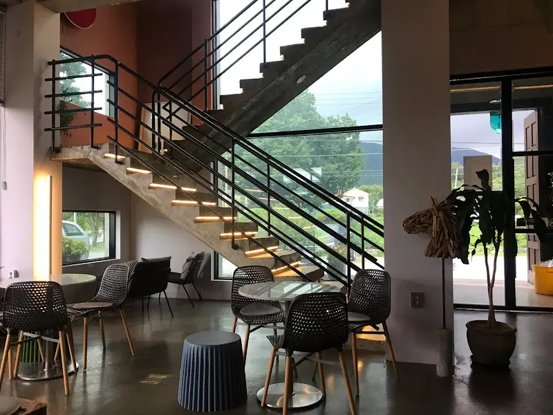 카페 내부 계단
