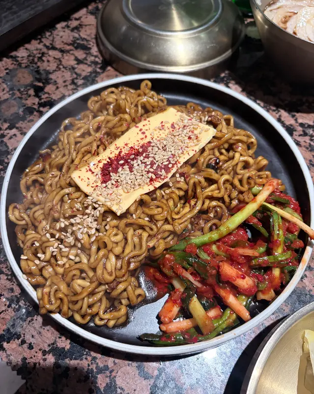 짜파게티와 반숙 계란의 환상적인 조합