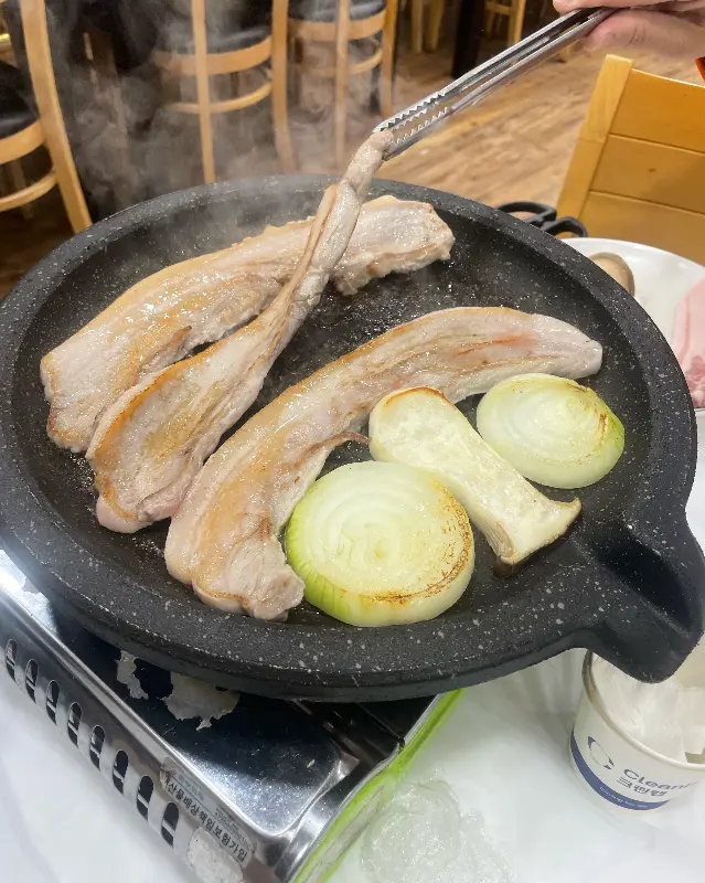맛있게 구워진 삼겹살