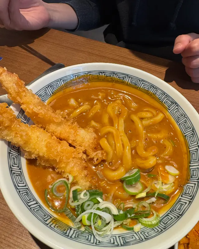 새우 튀김이 올라간 카레 우동