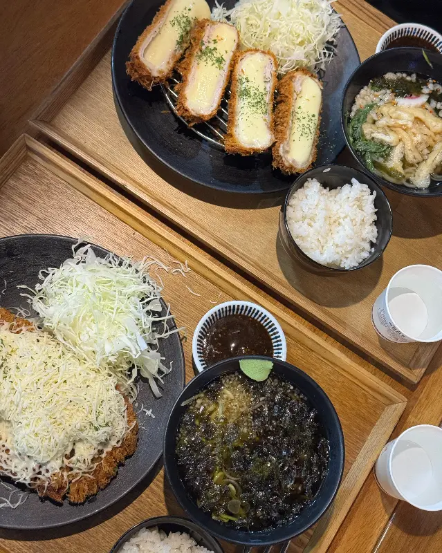 눈꽃 치즈 돈까스와 치즈 돈까스