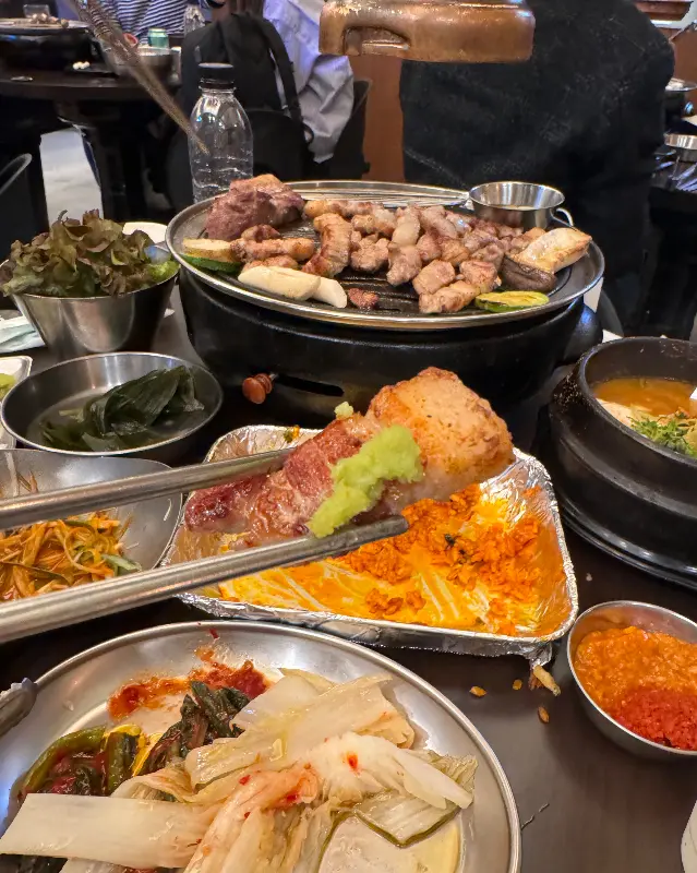 불판에 올려진 고기