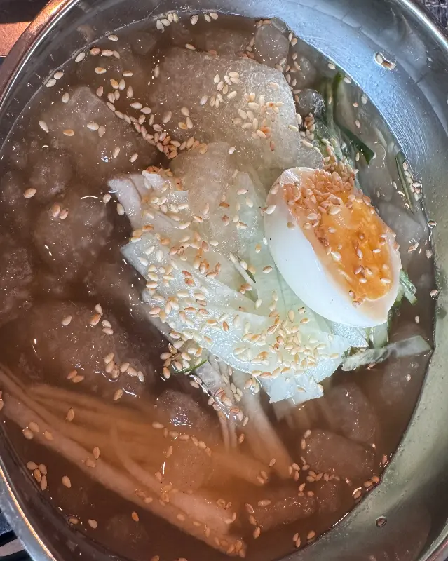 살얼음이 동동 뜬 시원한 물냉면