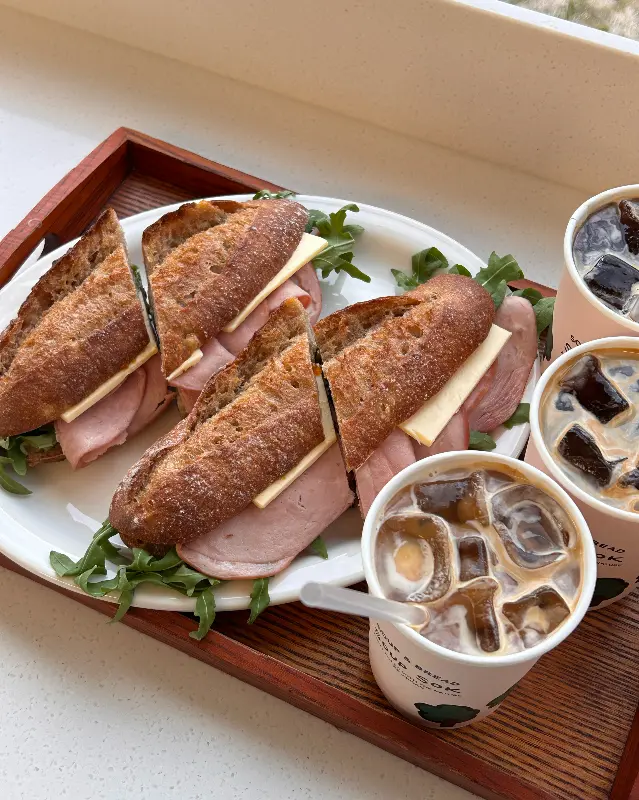 잠봉뵈르와 아이스 아메리카노