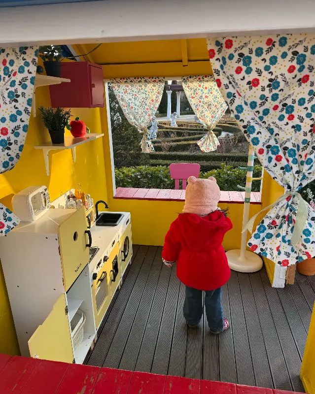 카페 보스코 앞 어린이 놀이 공간