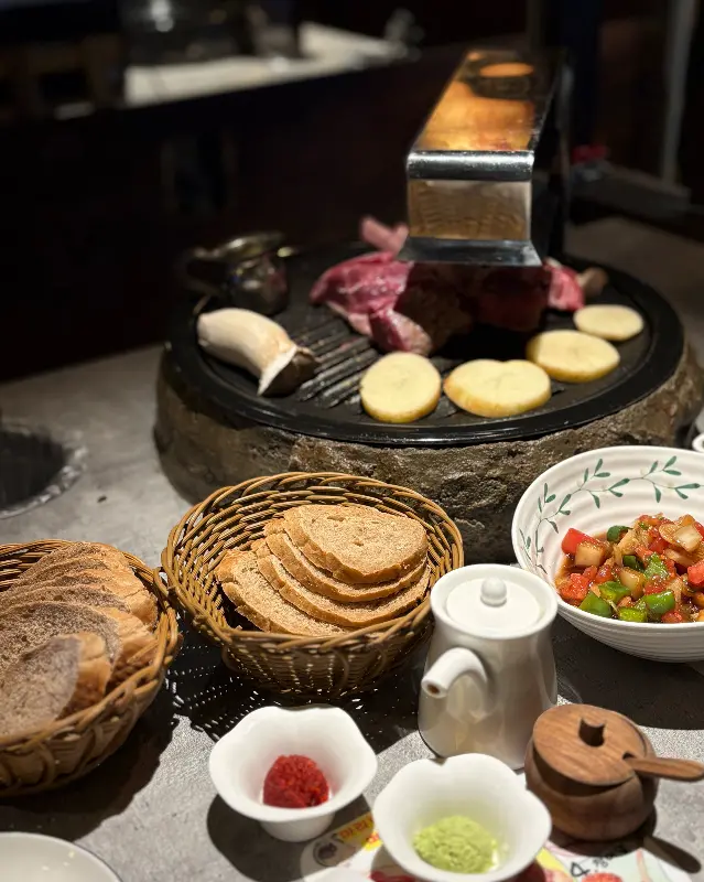 테이블 세팅과 양갈비