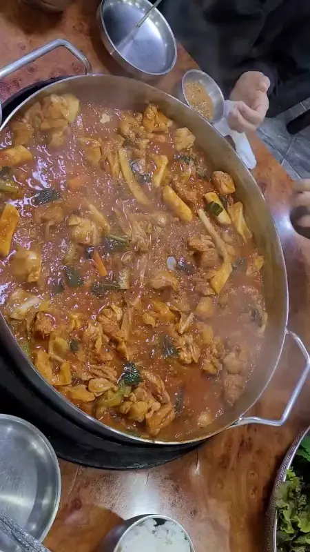 푸짐한 양의 닭갈비