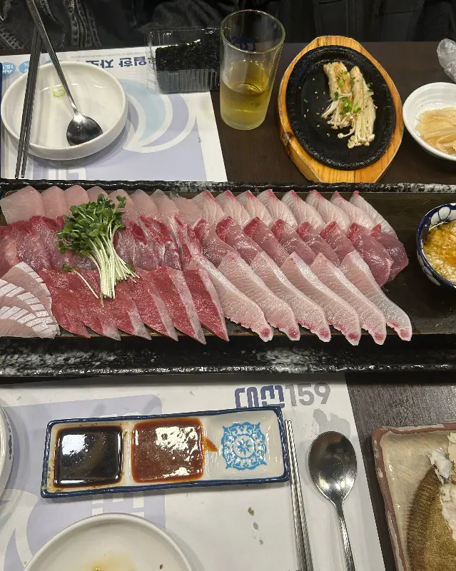 윤기가 흐르는 대방어회