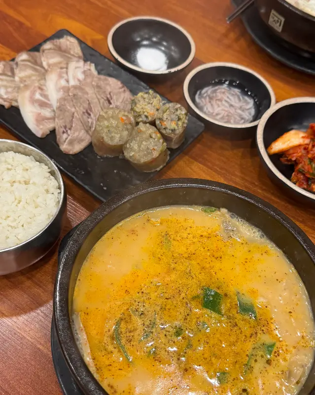 순대, 수육, 국밥 한 상 차림