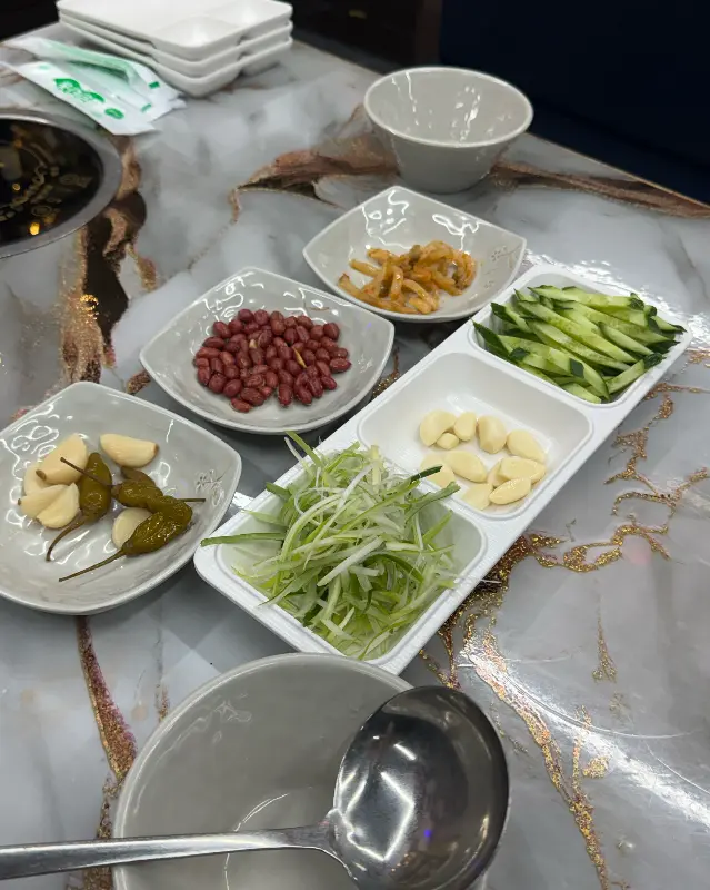 북경오리와 함께 곁들여 먹을 채소와 소스