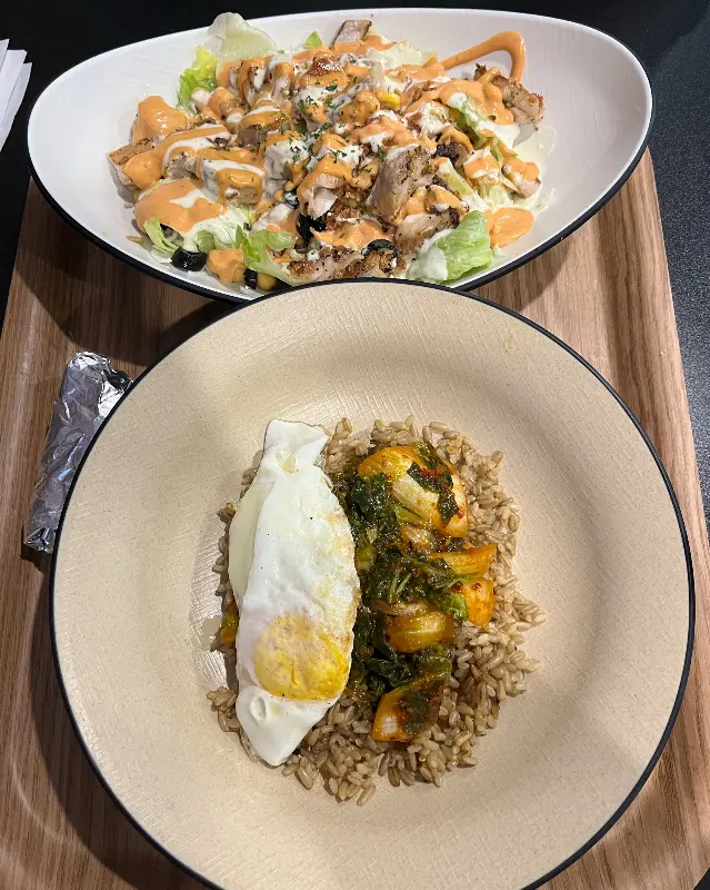 닭다리살 포케와 봄동 비빔밥