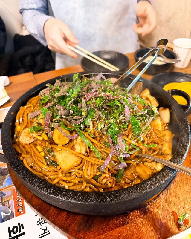 깻잎돌짜장 근접 샷