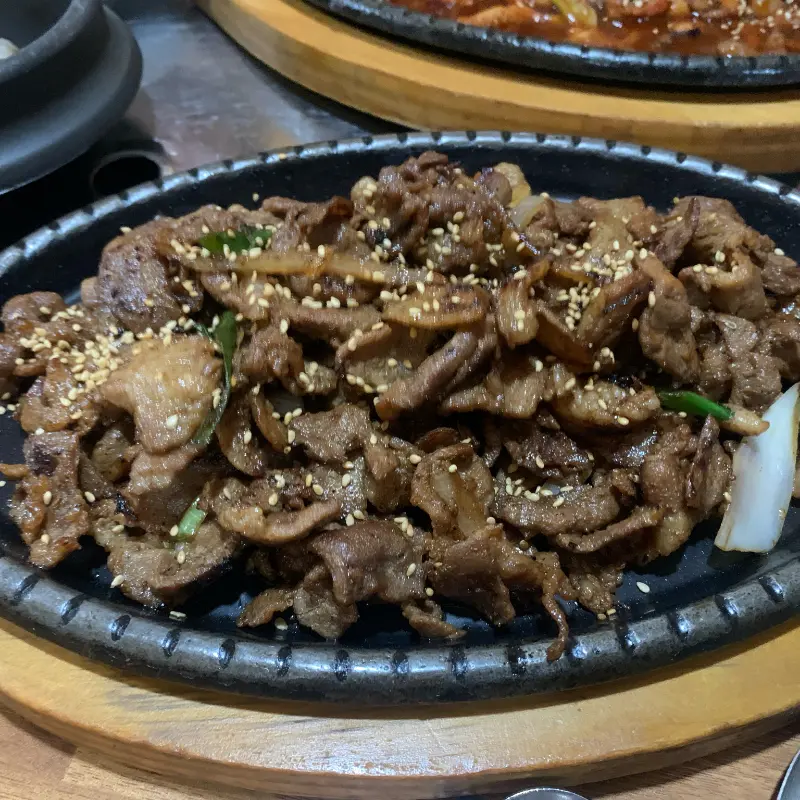 윤기가 자르르 흐르는 돼지 불고기