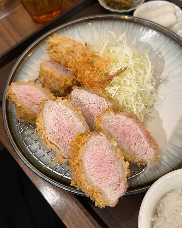 육즙 가득한 돈까스 단면