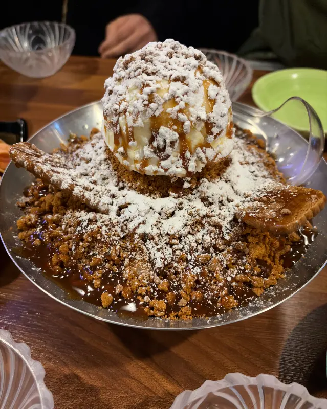 독특한 비주얼의 디저트