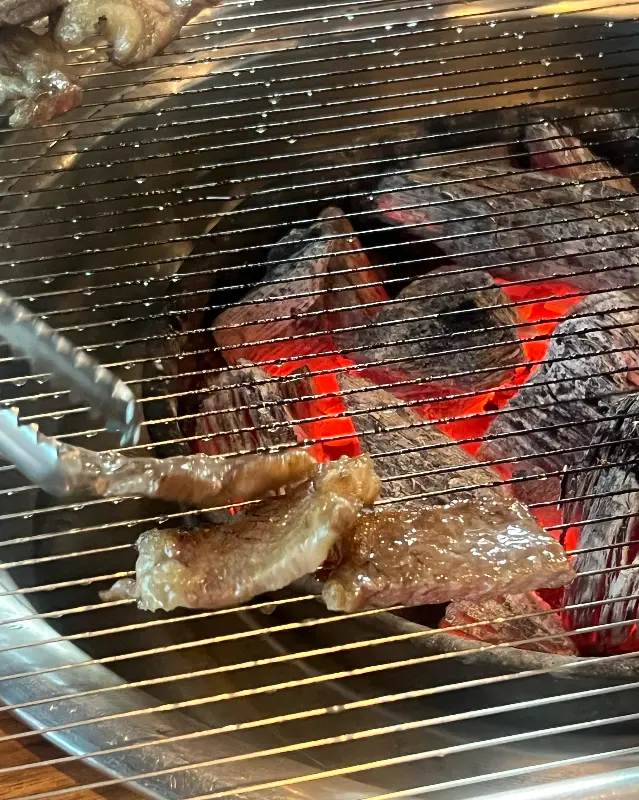 숯불 위에서 익어가는 안창살