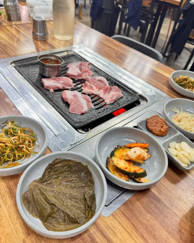 쌈 채소에 싸 먹는 뽈살