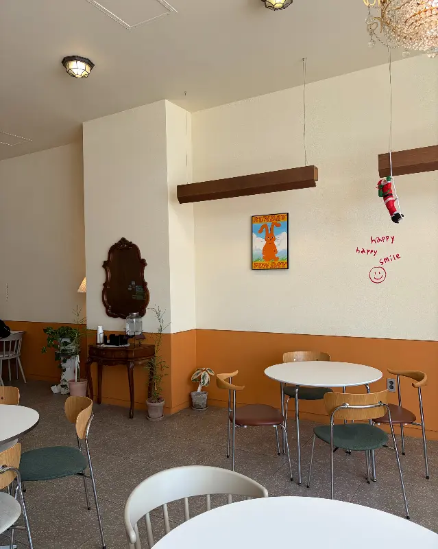 아늑하고 편안한 분위기의 버터헤이즐 내부