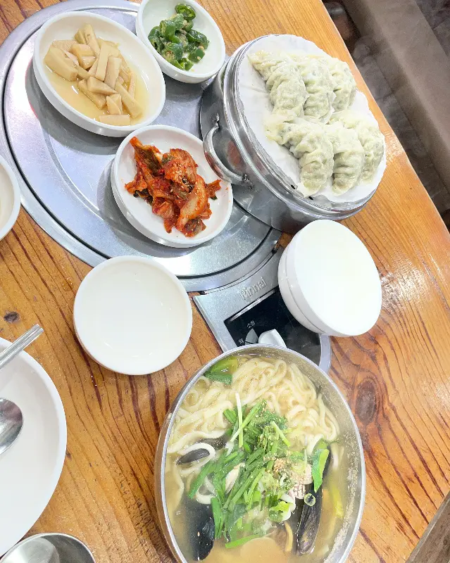 칼국수 한 상 차림
