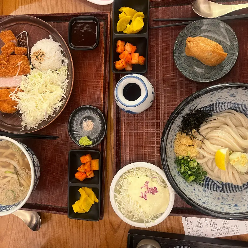 깔끔한 코시의 한 상 차림