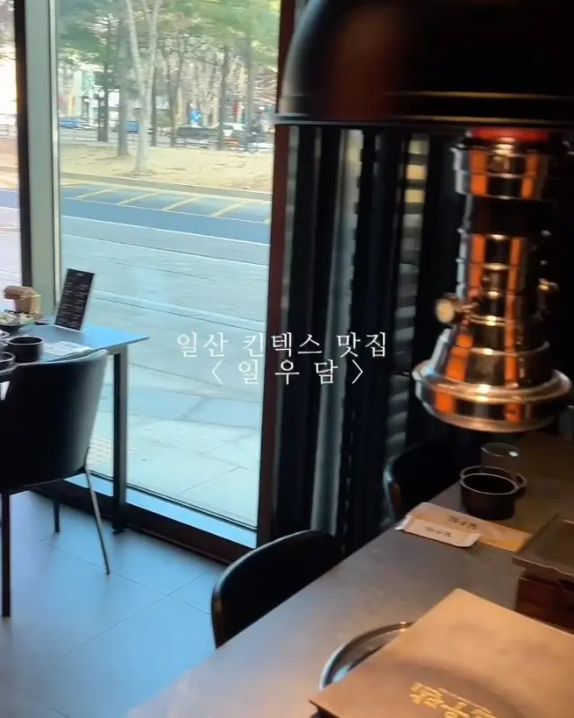 일산 일우담의 차분하고 고급스러운 매장 내부