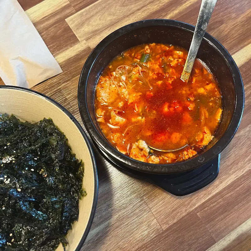 순두부찌개와 김가루밥