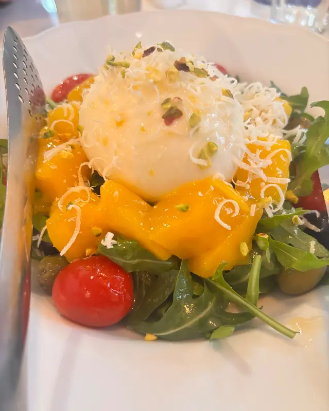 브라타 치즈 샐러드