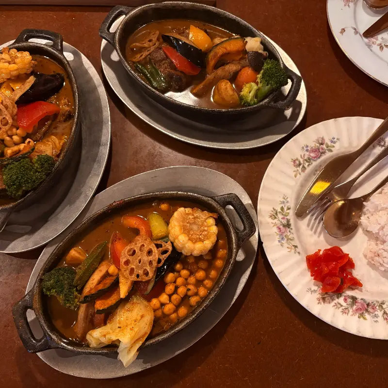 다채로운 색감의 수프 카레