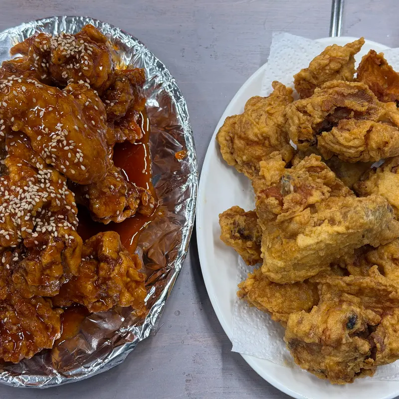 윤기가 흐르는 양념치킨