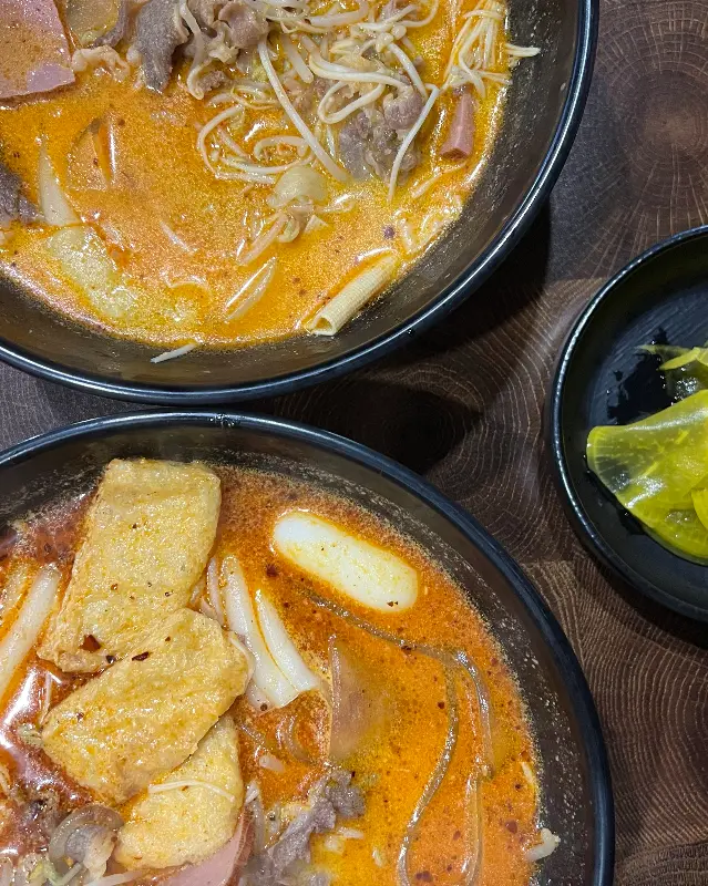 마라탕 재료와 국물이 잘 어우러진 모습