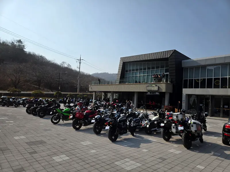 모토라드 외부 전경